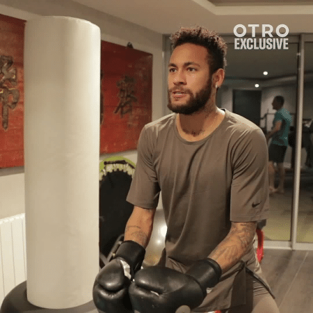 Neymar treina boxe durante fisioterapia para tratar lesão na coxa - Reprodução