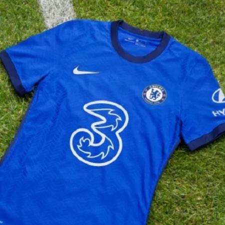 Logo da Three no uniforme principal do Chelsea para a temporada 2020/2021 - Divulgação/ChelseaFC