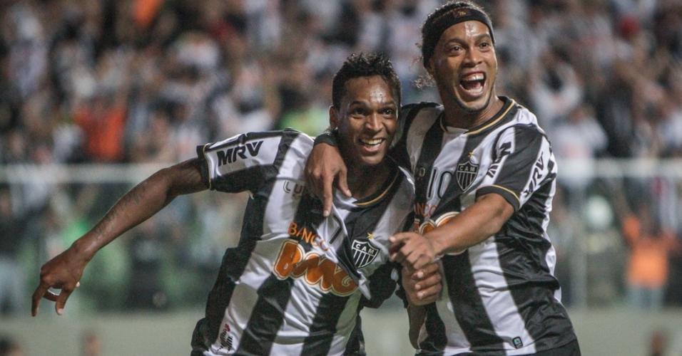 Jô e Ronaldinho Gaúcho campeões da Libertadores de 2013 pelo Atlético-MG