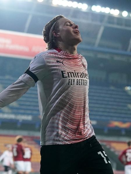 Atacante Jens Petter Hauge comemora gol do Milan contra o Sparta Praga - Divulgação/ AC Milan