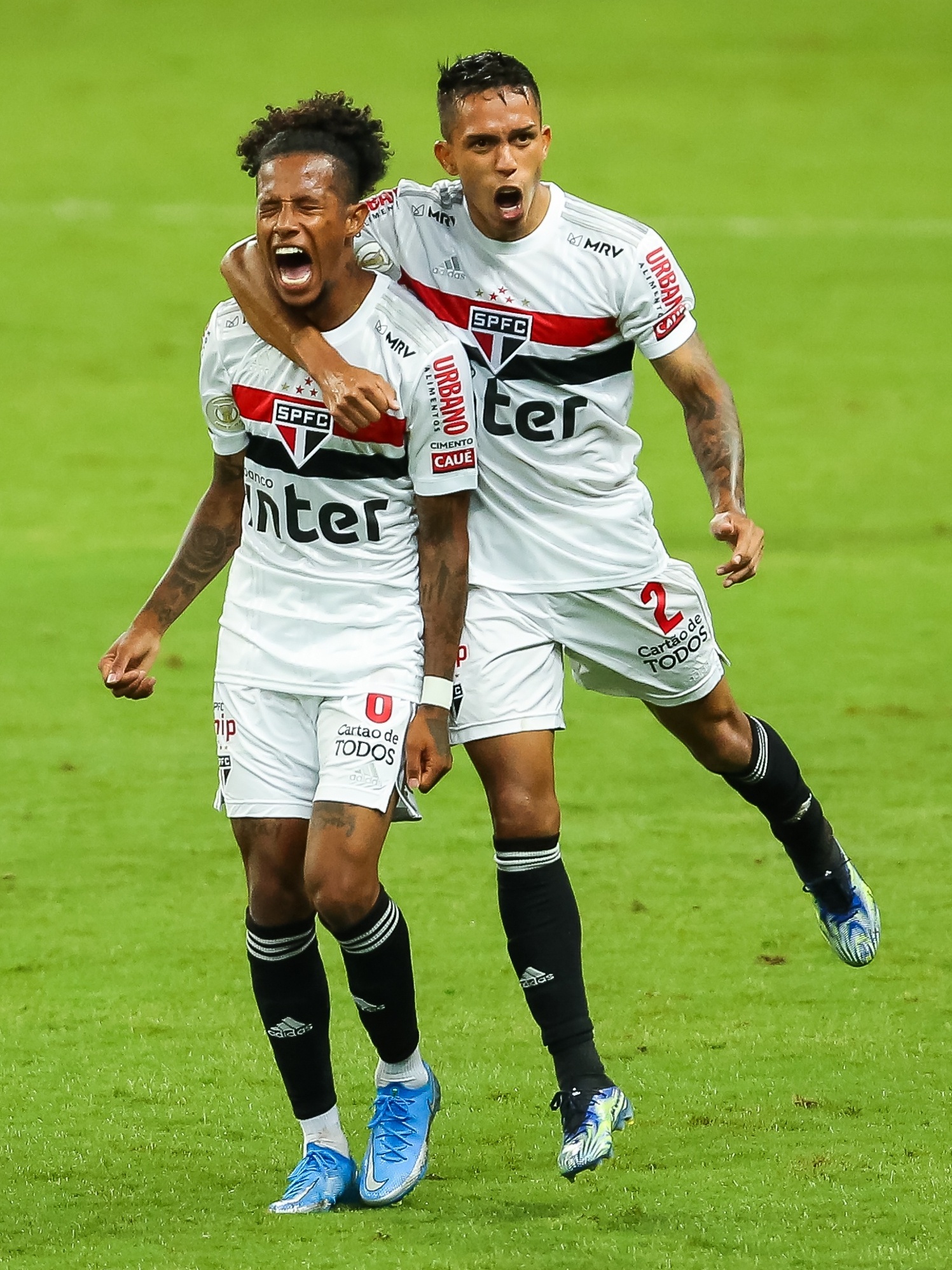 São Paulo vence o Grêmio, encerra jejum e segue na briga pelo título