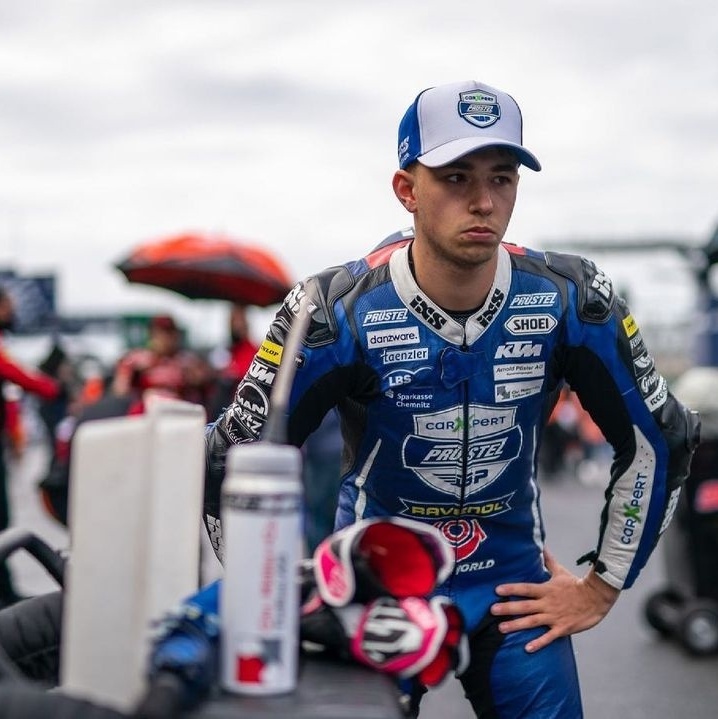 Brasileiro de 14 anos ganha corrida de motovelocidade na Espanha - Carros  UOL - UOL Carros