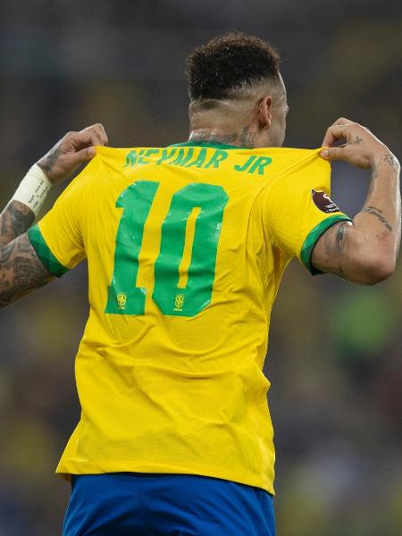 Neymar comemora gol pela seleção brasileira mostrando a camisa 10 - Lucas Figueiredo/CBF