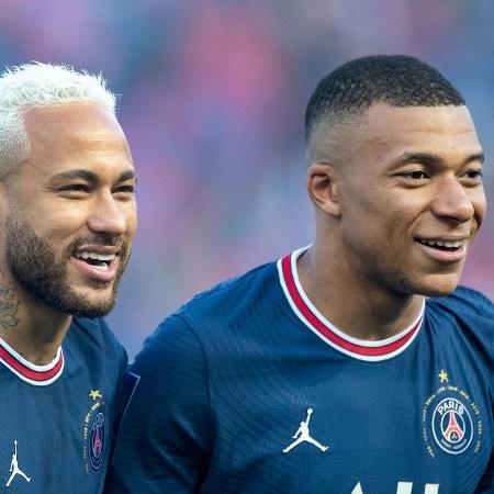 Neymar e Mbappé em jogo do PSG contra o Metz pelo Campeonato Francês