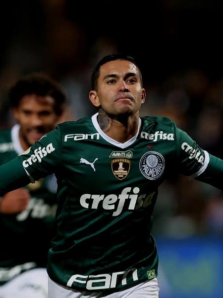  Dudu comemora o primeiro gol do Palmeiras na vitória sobre o Coritiba, no Couto Pereira, pelo Brasileirão 2022 - Cesar Greco / Palmeiras