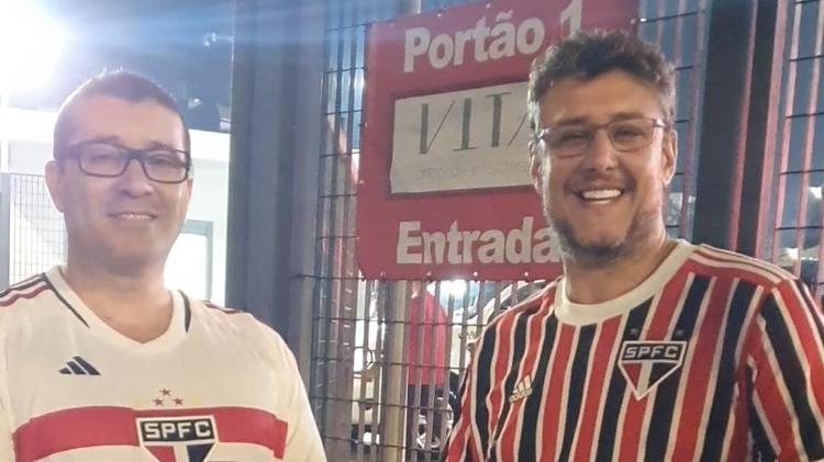 Élcio e Maycon, torcedores do São Paulo, antes de jogo contra Fortaleza