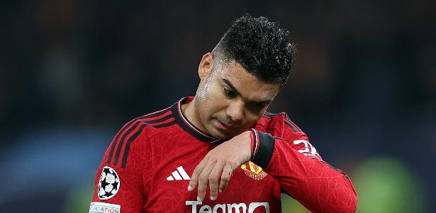 Casemiro é expulso, Manchester United sofre e amarga empate com o