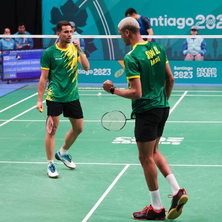 Fabrício Farias e Davi Silva na semifinal do badminton no Pan 2023