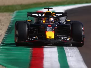 Max Verstappen é pole do GP da Emilia-Romagna e iguala Ayrton Senna
