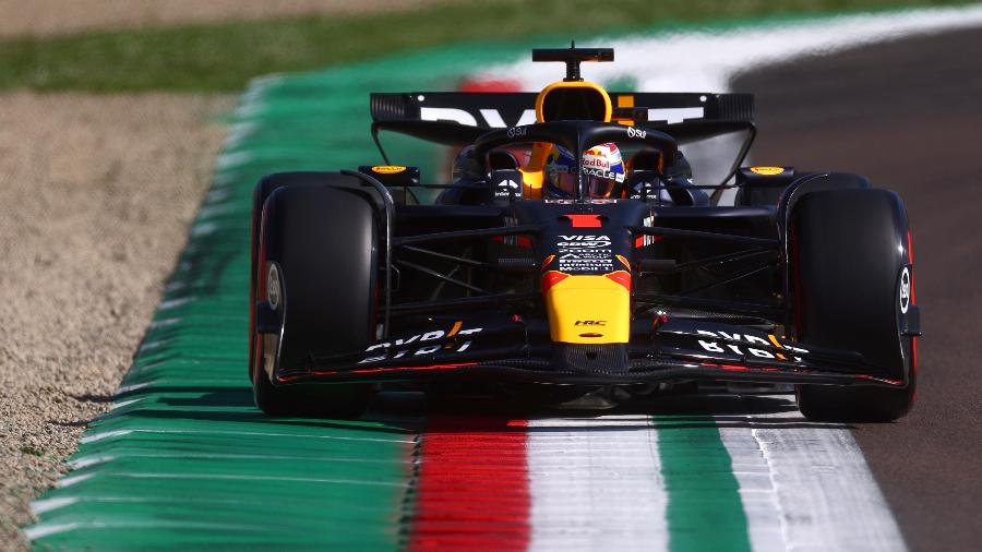 Max Verstappen durante a classificação do GP da Emilia Romagna