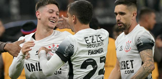 Corinthians domina Racing com golaços de nova dupla e avança invicto.