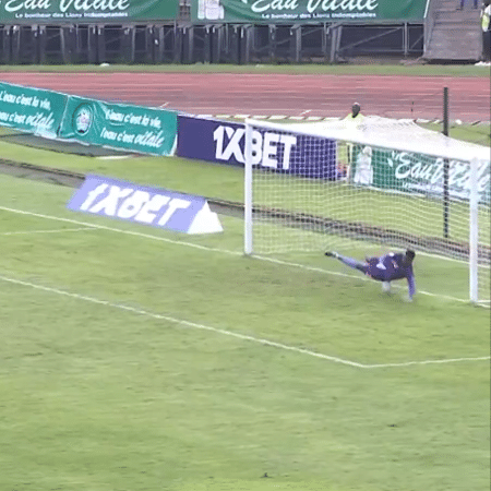 Onana no momento em que defendeu parcialmente a cobrança