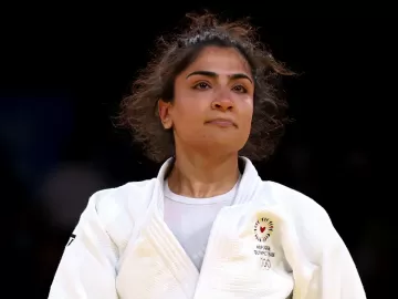 Judoca refugiada chora ao falar de país natal: 'Vi a bandeira e desabei'