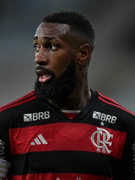 Gerson durante jogo do Flamengo