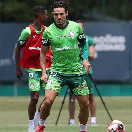 Raphael Veiga during Palmeiras training at the Football Academy