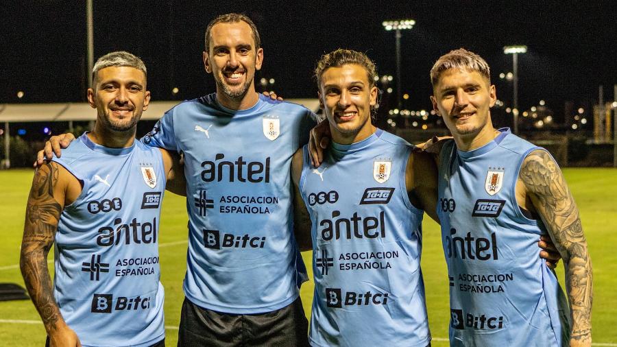 Arrascaeta, Godín (ex-zagueiro), Canobbio (Fluminense) e Varela (Flamengo) na seleção uruguaia - Asociación Uruguaya de Fútbol/Divulgação