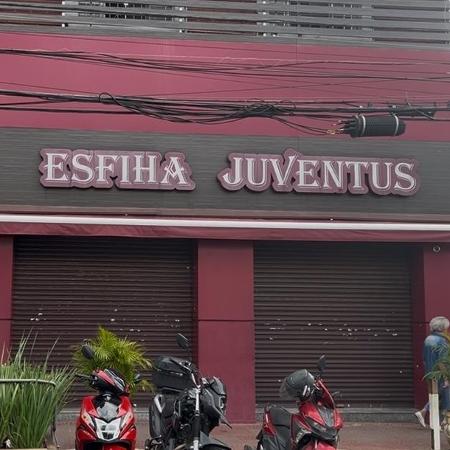 Fachada da Esfiha Juventus, nos arredores da Javari Fachada da Esfiha Juventus, nos arredores da Javari