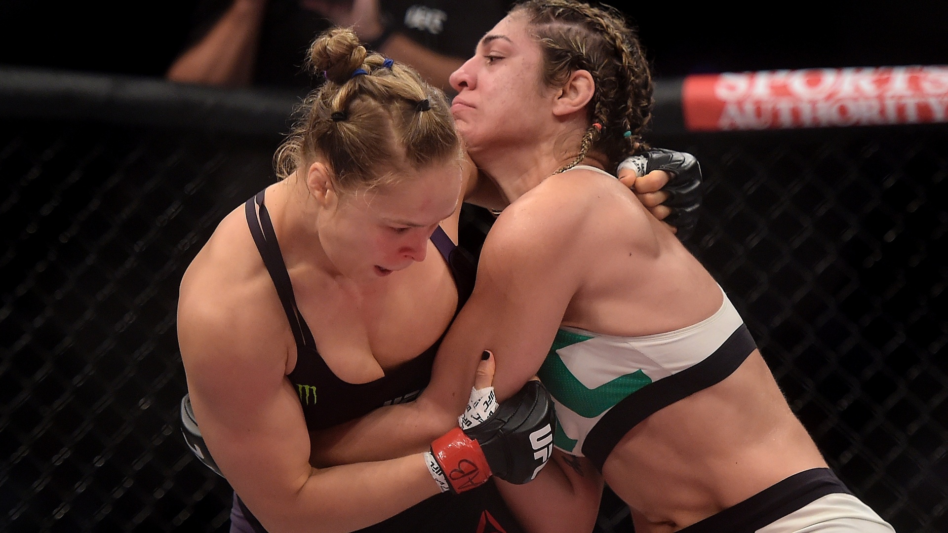 Há nove anos, Ronda Rousey e Carmouche faziam a primeira luta