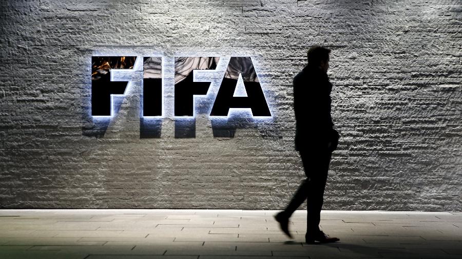 Fifa anunciou hoje (21) a extensão da regra que permite jogadores e treinadores estrangeiros de clubes russos e ucranianos suspenderem seus contratos  - Arnd Wiegmann/Reuters