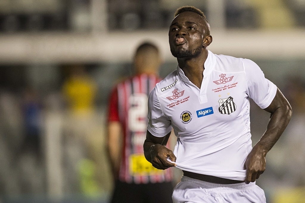 Camaronês Joel, do Santos, comemora seu gol contra o São Paulo em clássico na Vila Belmiro pelo Campeonato Paulista - Eduardo Knapp/Folhapress