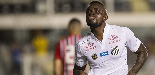 Camaronês Joel é um dos jogadores que integra a lista de dispensas do Santos - Eduardo Knapp/Folhapress