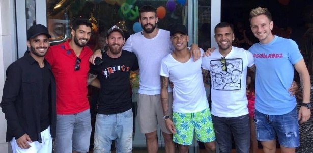 Douglas, Suárez, Messi, Piqué, Neymar, Daniel Alves e Rakitic na festa de Davi Lucca - Reprodução/Instagram