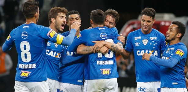 Jogadores do Cruzeiro comemoram gol marcado por Rafael Sóbis em amistoso contra o Corinthians - Marcello Zambrana/AGIF - Marcello Zambrana/AGIF