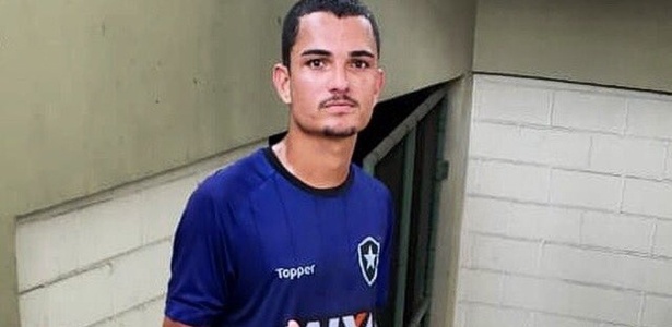 Alessandro Scheppa, o Zé Gatinha, foi contratado pelo Botafogo em período de teste - Reprodução/Twitter
