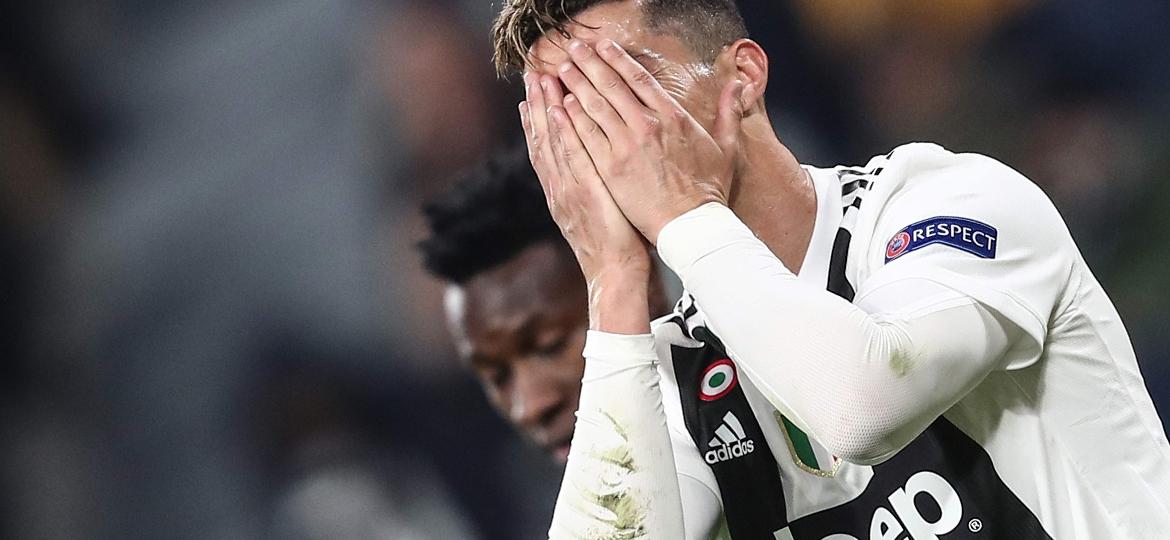 Cristiano Ronaldo demonstra insatisfação com partida que marcou a eliminação da Juve - Isabella Bonotto/AFP