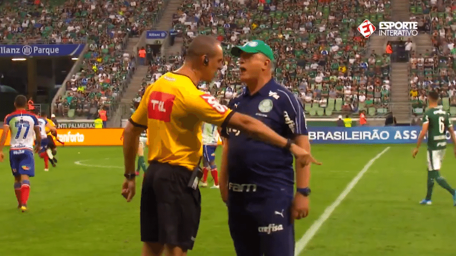 Felipão explode contra quarto árbitro em jogo entre Palmeiras e Bahia - reprodução/Esporte Interativo