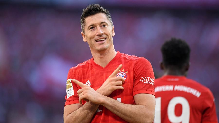 Lewandowski comemorando após marcar para o Bayern de Munique - Sebastian Widmann/Bongarts/Getty Images