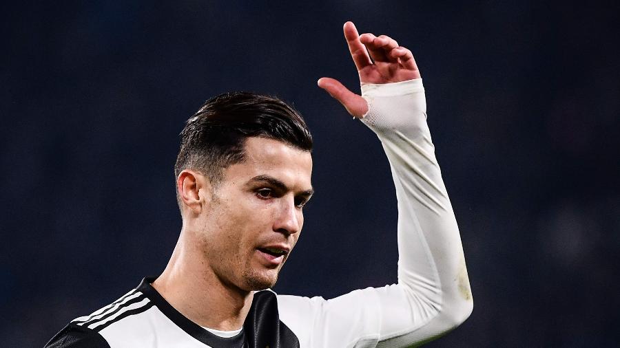 Cristiano Ronaldo se irritou ao ser substituído em jogo da Juventus contra o Milan - Marco Bertorello/AFP