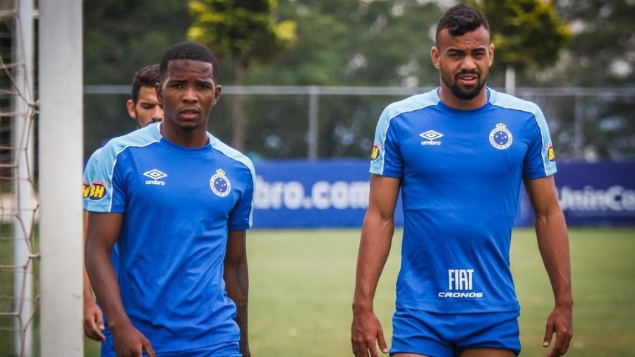 Cacá e Fabrício Bruno diminuíram a preocupação do torcedor do Cruzeiro após saídas dos veteranos Léo e Dedé - Vinnicius Silva/Cruzeiro