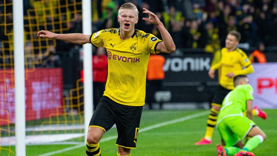 Erling Haaland comemora gol pelo Dortmund na partida contra o Union Berlin pelo Campeonato Alemão - Guido Kirchner/picture alliance via Getty Images