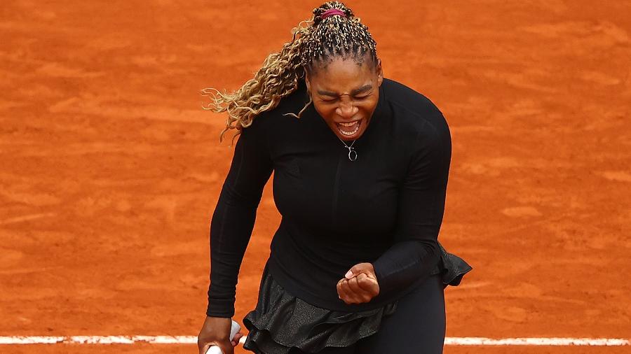 Serena durante primeira rodada de Roland Garros 2020; tenista fala sobre preconceito em entrevista para a Vogue - Getty Images