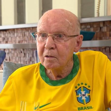 Zagallo veste a amarelinha em entrevista para a TV Globo - Reprodução/TV Globo