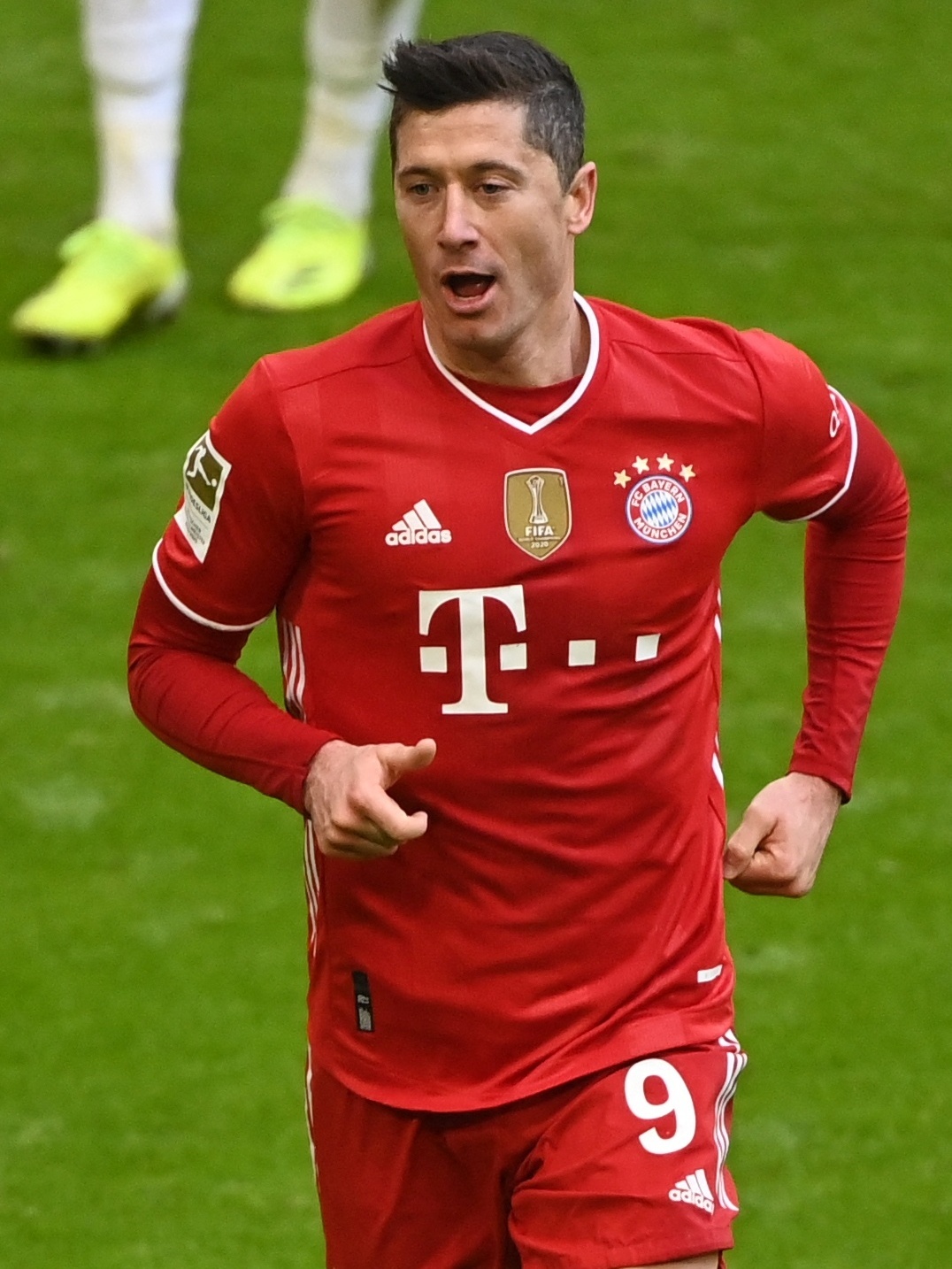 Lewandowski termina como artilheiro da Bundesliga com 35 gols