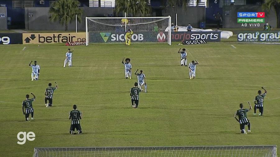 Jogadores de Londrina e Coritiba fazem protesto antirracista antes de jogo na Série B - Reprodução/SporTV