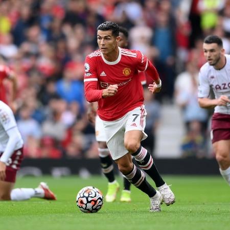 Cristiano Ronaldo em ação pelo Manchester United contra o Aston Villa no Campeonato Inglês - GettyImages