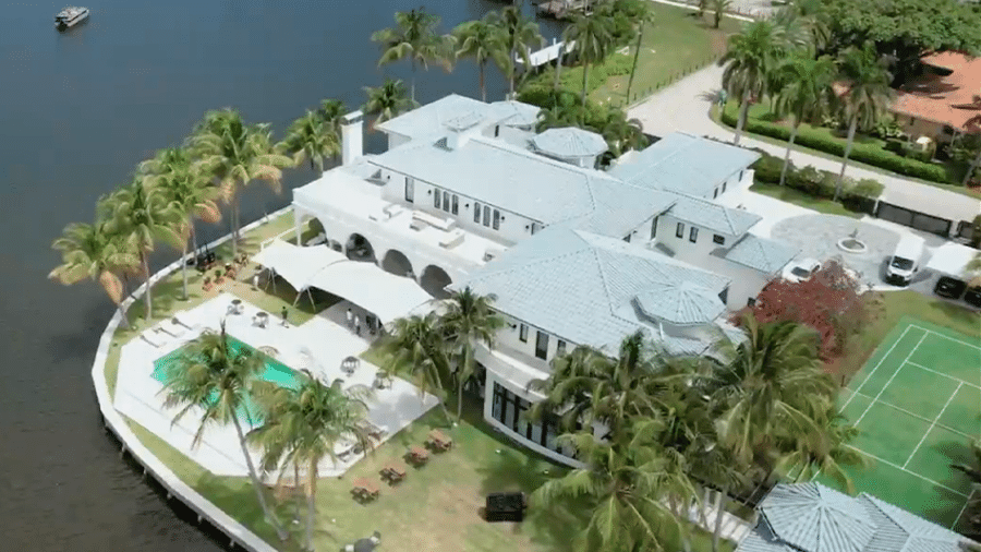 Nova mansão de Aguero em Miami tem nove quartos, duas adegas, quadra de tênis e acesso à praia - Reprodução/Instagram