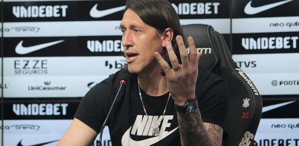 Cássio vai revelar novo clube em breve; Cruzeiro aguarda decisão.