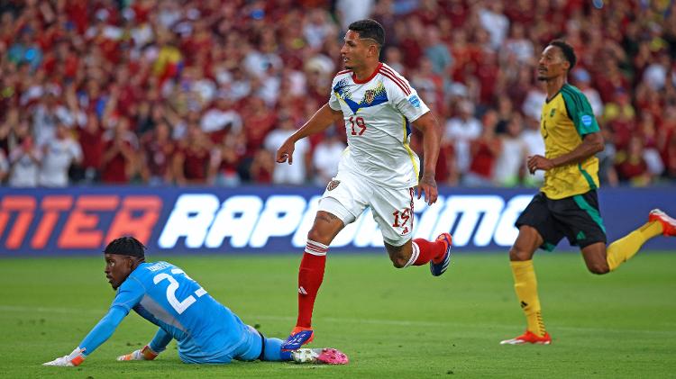 Eric Ramírez marcou o terceiro gol da Venezuela sobre a Jamaica, na Copa América