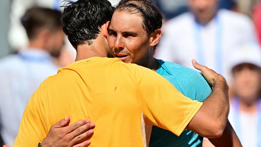 Rafael Nadal parabeniza Nuno Borges após a final do ATP 250 de Bastad, na Suécia, em 2024