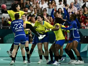 Brasil é dominado e cai para favorita França no handebol feminino em Paris