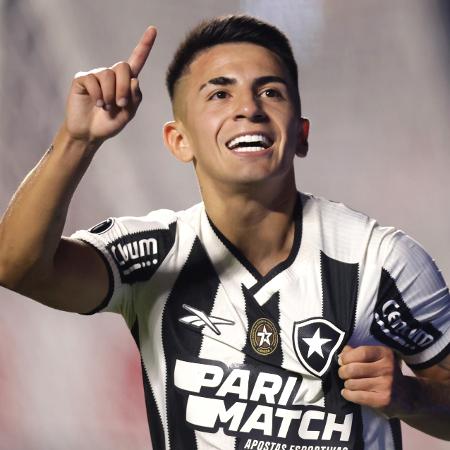 Almada festeja gol em São Paulo x Botafogo, confronto da Libertadores