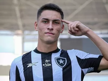 Lateral de R$ 138 mi e meia brilham, e Botafogo vira sobre Fast na Copinha