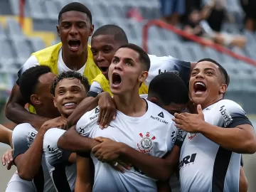 Corinthians derruba Grêmio e faz clássico com São Paulo na final da Copinha