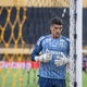 Goleiro do Santos sofre luxação no dedo, mas joga até o fim: 'Doendo muito'