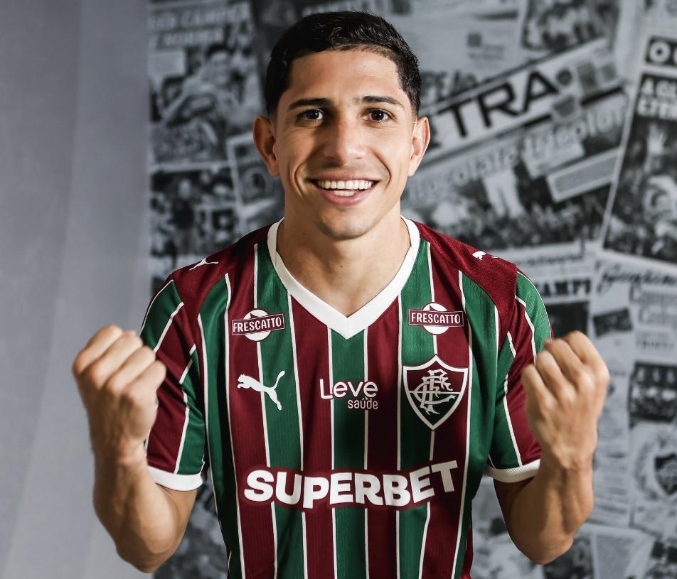 Fluminense anuncia a contratação de Savarino - undefined