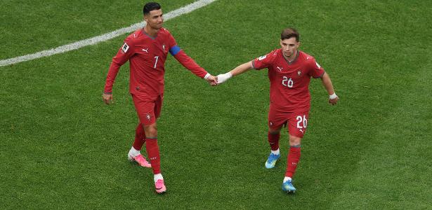 Não somos obrigados a passar a bola para CR7, diz atacante de Portugal